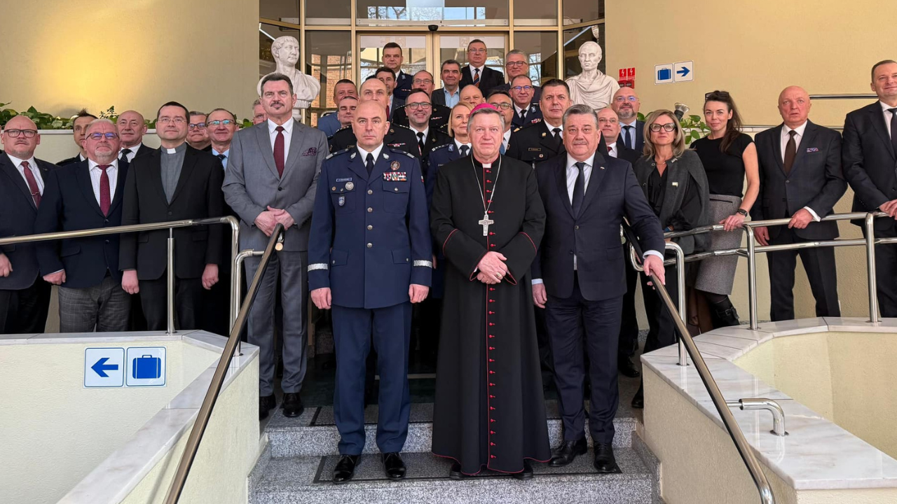 Rektor-Komendant Akademii Pożarniczej na konferencji o bezpieczeństwie zgromadzeń religijnych!