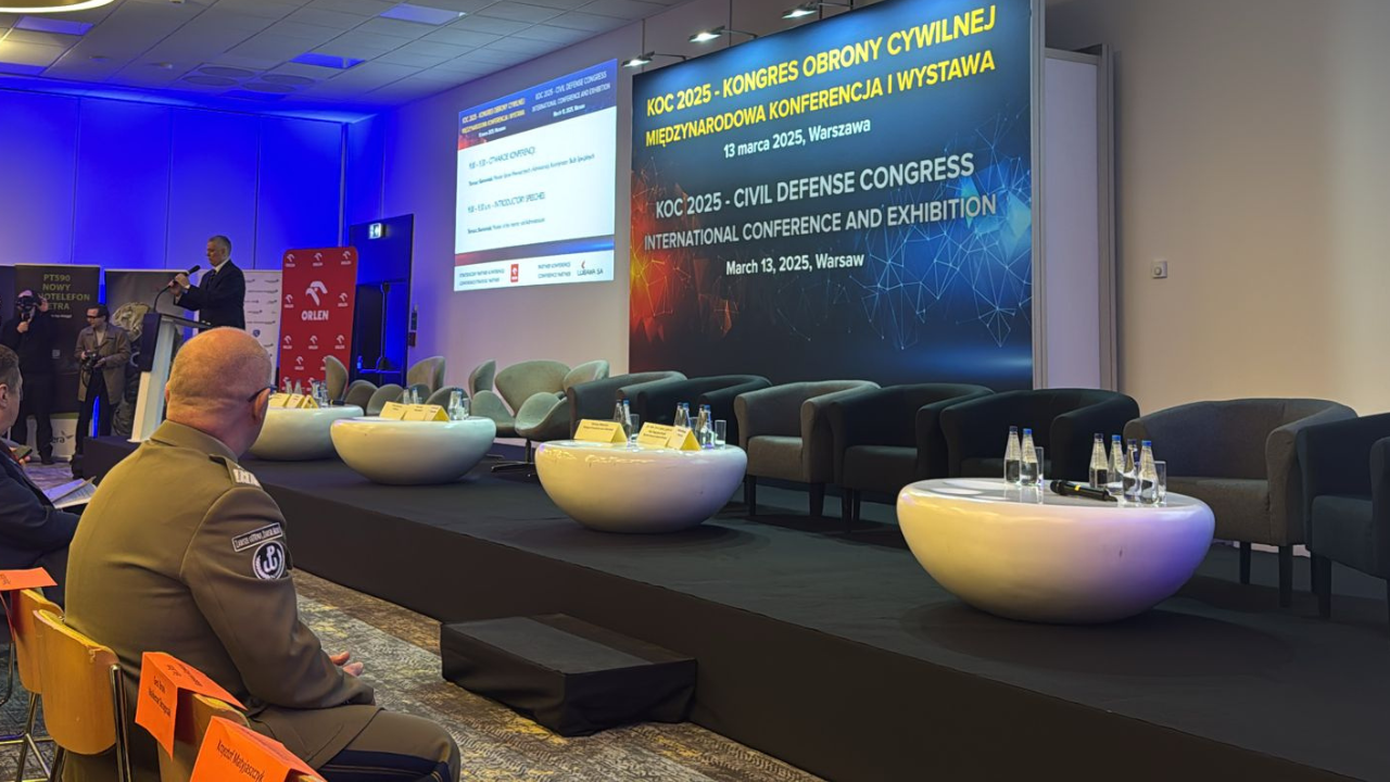 Rektor-Komendant Akademii Pożarniczej, st. bryg. dr inż. Tomasz Klimczak, prof. uczelni, bierze udział w Międzynarodowej Konferencji i Wystawie KOC 2025 – Kongres Obrony Cywilnej w Warszawie