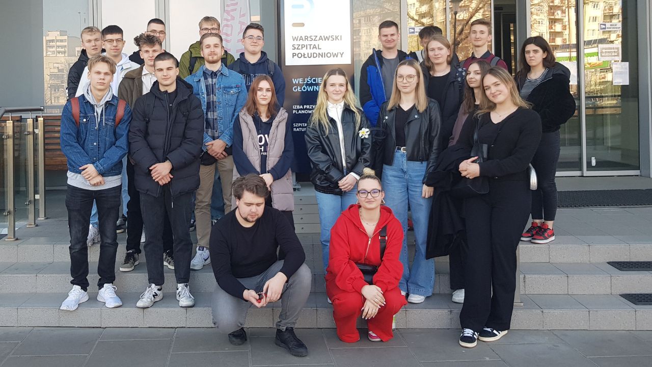 Studenci grupy SP-BW4 z kierunku Bezpieczeństwo Wewnętrzne razem z Panem Dariuszem Lorantym odbyli zajęcia w Zakładzie Patomorfologii Szpitala Południowego