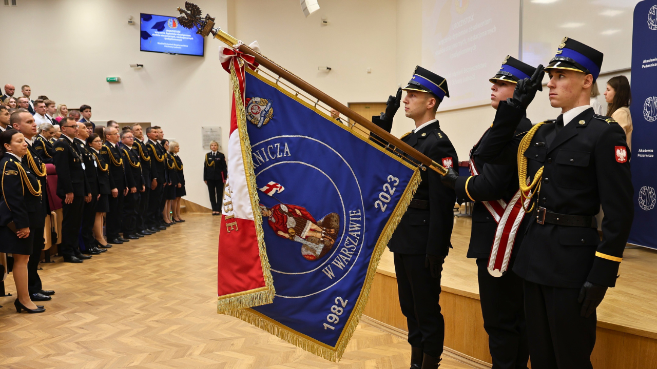 Uroczyste wręczenie dyplomów w Akademii Pożarniczej