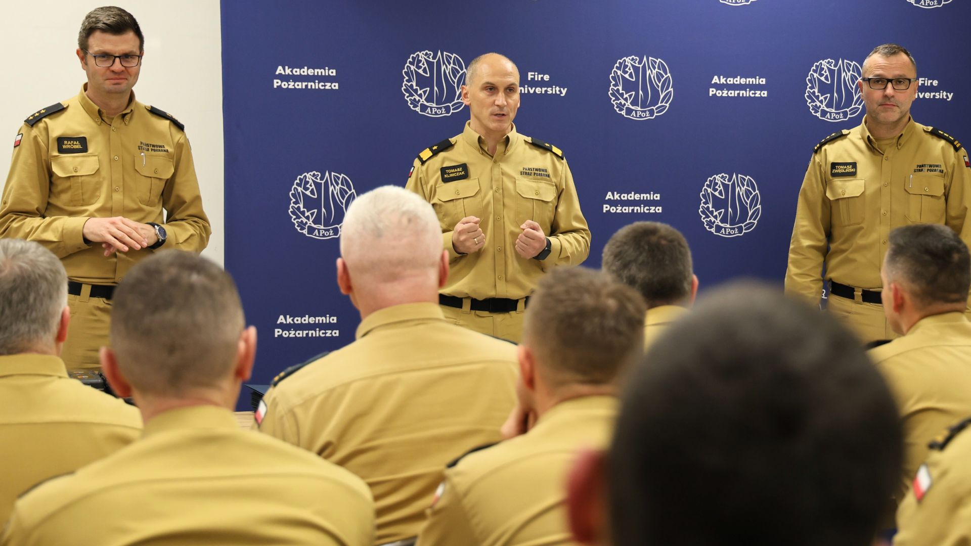 13 listopada 2025 roku w Akademii Pożarniczej zakończyła się czwarta edycja szkolenia poświęconego ochronie ludności i obronie cywilnej