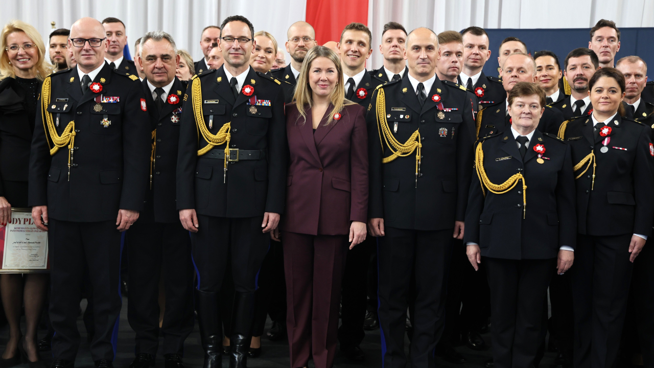 Uroczystość z okazji Narodowego Święta Niepodległości połączona z promocją oficerską 94 funkcjonariuszy PSP