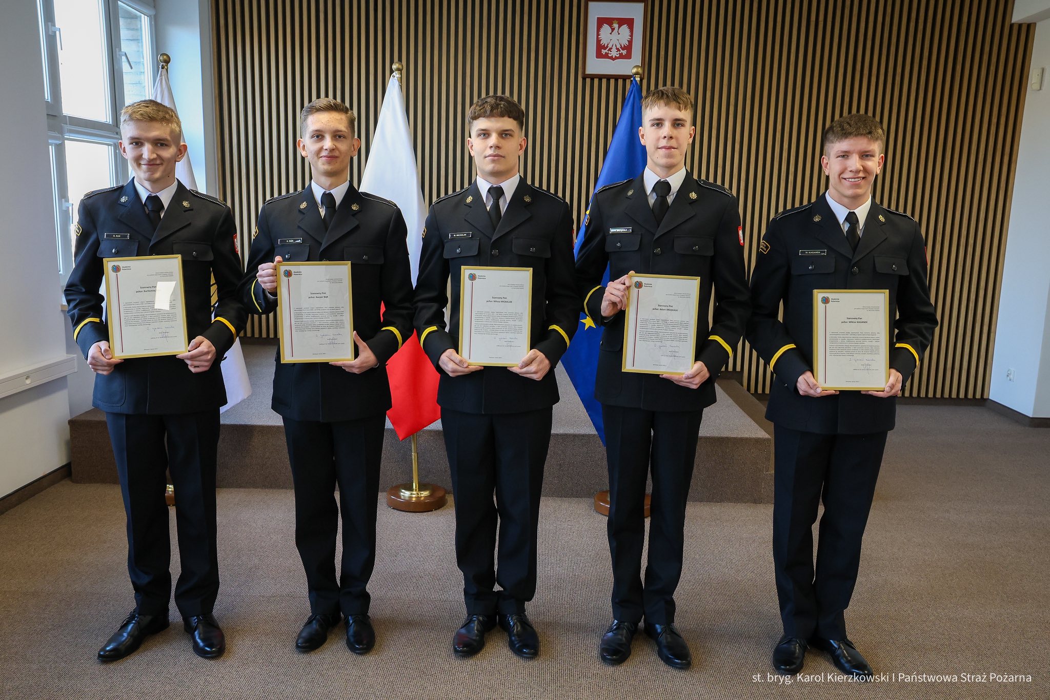 Rektor–Komendant Akademii Pożarniczej nadbryg. dr inż. Tomasz KLIMCZAK, prof. uczelni, spotkał się ze studentami‑podchorążymi, aby osobiście podziękować im za wzorową postawę i profesjonalizm okazany w sytuacji zagrożenia życia